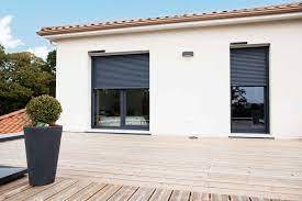 Installation de volets roulants électriques solaires avec panneaux déportés, solides et performants, sur la commune de L’Union en Haute-Garonne